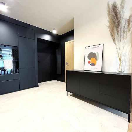 Wyszynskiego Apartment - Self Check-In 20H - Parking &Lift Breslavia Exterior foto