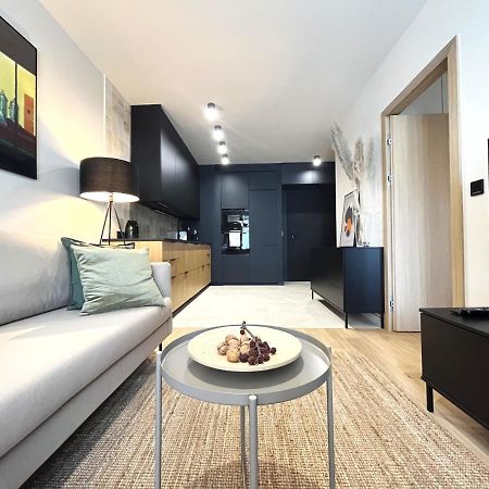 Wyszynskiego Apartment - Self Check-In 20H - Parking &Lift Breslavia Exterior foto