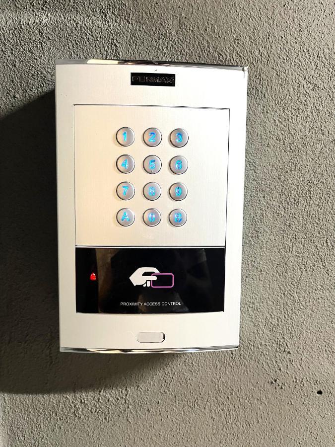 Wyszynskiego Apartment - Self Check-In 20H - Parking &Lift Breslavia Exterior foto
